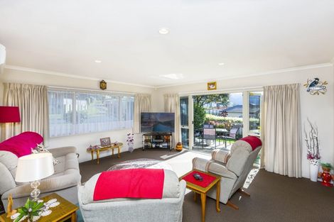 Photo of property in 48 King Charles Drive, Kingsley Heights, Upper Hutt, 5018