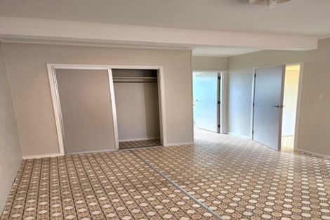 Photo of property in 2/35 Paramu Avenue, Birkdale, Auckland, 0626