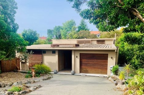 Photo of property in 17 Busby Hill, Havelock North, 4130