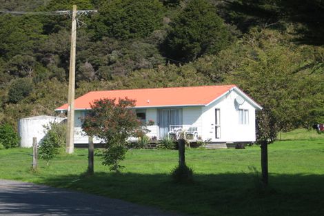 Photo of property in 829 Pataua South Road, Pataua South, Onerahi, 0192