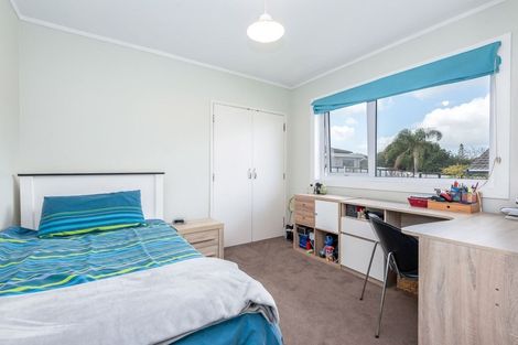 Photo of property in 4 Birman Close, Half Moon Bay, Auckland, 2012