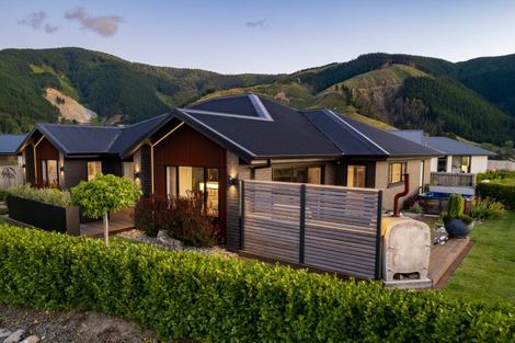 Photo of property in 17 Huntaway Close, Stoke, Nelson, 7011