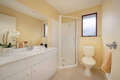 Photo of property in 32 De Quincey Terrace, Highland Park, Auckland, 2010