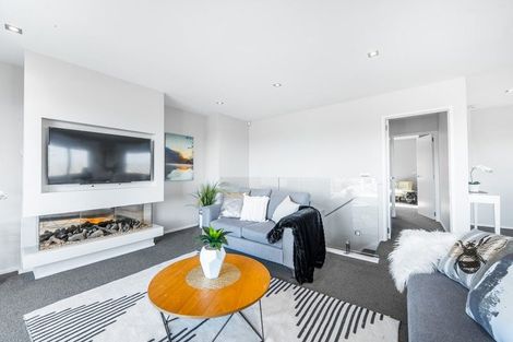 Photo of property in 2/91 Aberdeen Road, Castor Bay, Auckland, 0620