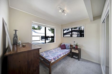 Photo of property in 79 Cascades Road, Pakuranga Heights, Auckland, 2010