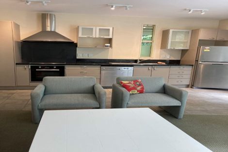 Photo of property in 2/39 Onslow Road, Khandallah, Wellington, 6035