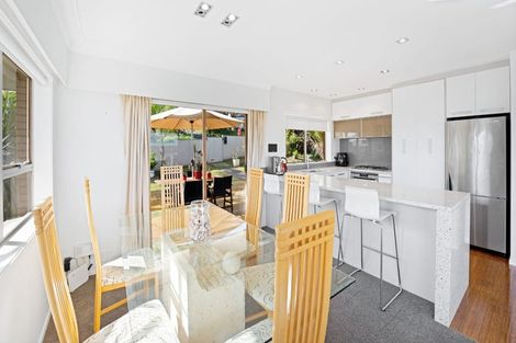Photo of property in 52 Chelsea View Drive, Chatswood, Auckland, 0626