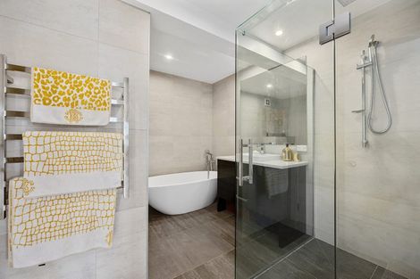 Photo of property in 2/259 Hurstmere Road, Takapuna, Auckland, 0622