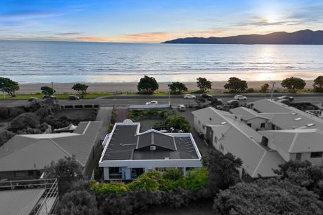 Photo of property in 93 Marine Parade, Paraparaumu Beach, Paraparaumu, 5032