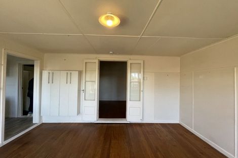 Photo of property in 24 Queen Mary Avenue, New Lynn, Auckland, 0600