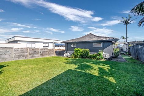 Photo of property in 32b Takutai Avenue, Bucklands Beach, Auckland, 2012