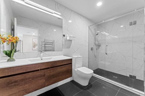 Photo of property in 25 Para Close, Fairview Heights, Auckland, 0632