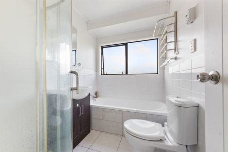 Photo of property in 21 Oreil Avenue, West Harbour, Auckland, 0618