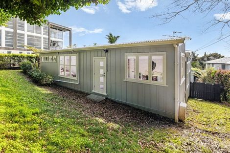 Photo of property in 2/1c Bank Street, Hillcrest, Auckland, 0627
