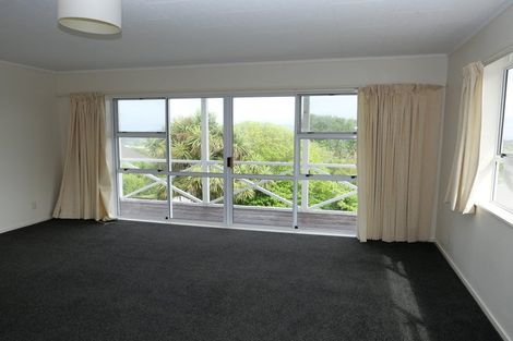 Photo of property in 16 Kotare Street, Waikanae, 5036