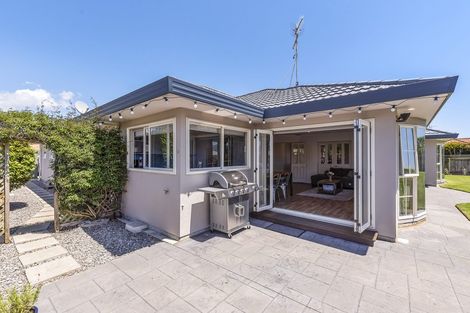 Photo of property in 10 Glen Loch Place, Paraparaumu, 5032