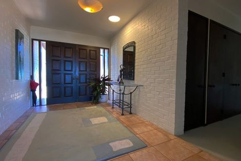 Photo of property in 18 Burford Place, Mellons Bay, Auckland, 2014