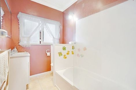 Photo of property in 1/9 Sheehan Road, Te Atatu South, Auckland, 0610