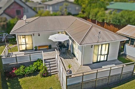 Photo of property in 114a Mcleod Road, Te Atatu South, Auckland, 0610