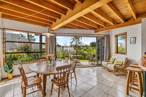 Photo of property in 66 Spinnaker Drive, Te Atatu Peninsula, Auckland, 0610