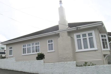 Photo of property in 24 Wha Street, Lyall Bay, Wellington, 6022
