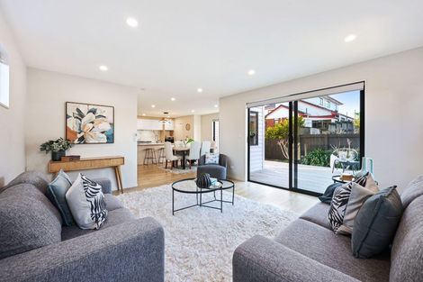 Photo of property in 33a Jillteresa Crescent, Half Moon Bay, Auckland, 2012
