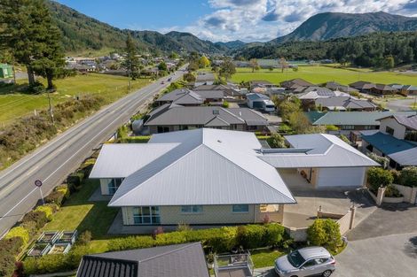 Photo of property in 12 Admiralty Place, Waikawa, Picton, 7220