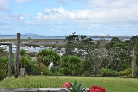 Photo of property in 42 Covil Avenue, Te Atatu South, Auckland, 0610