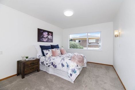 Photo of property in 2/120 Titirangi Road, New Lynn, Auckland, 0600
