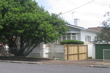 Photo of property in 1/24 Wairakei Street, Greenlane, Auckland, 1051