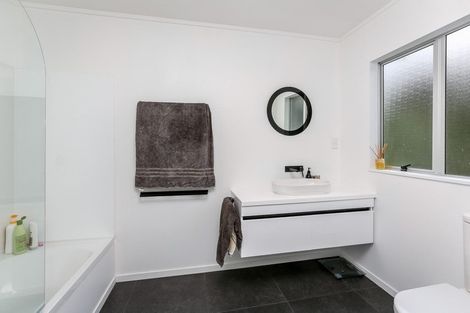 Photo of property in 11 Crownhill Street, Spotswood, New Plymouth, 4310