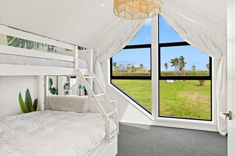 Photo of property in 75 Sandpiper Avenue, Point Wells, 0986