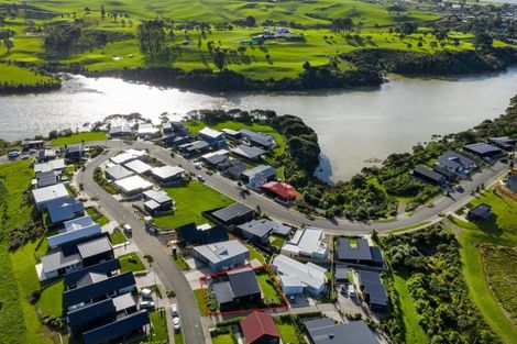 Photo of property in 15 Maataitai Road, Raglan, 3225