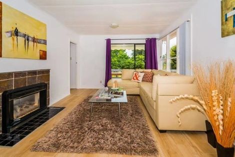 Photo of property in 8 Greenslade Crescent, Northcote, Auckland, 0627