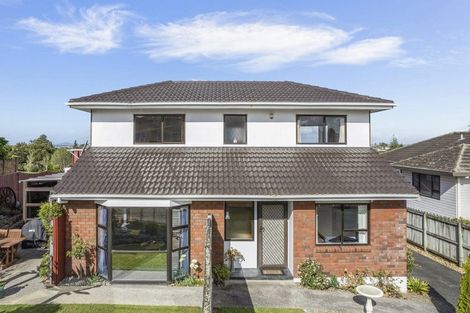 Photo of property in 2/9 Milwaukee Place, Glendene, Auckland, 0602