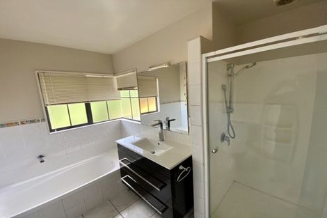 Photo of property in 15 Fairchild Avenue, Goodwood Heights, Auckland, 2105