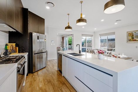 Photo of property in 10 Fred White Drive, Kumeu, 0810