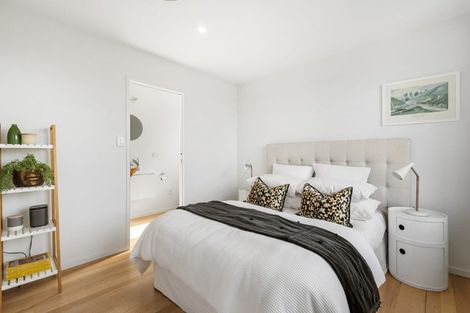 Photo of property in 11 City View Terrace, Birkenhead, Auckland, 0626