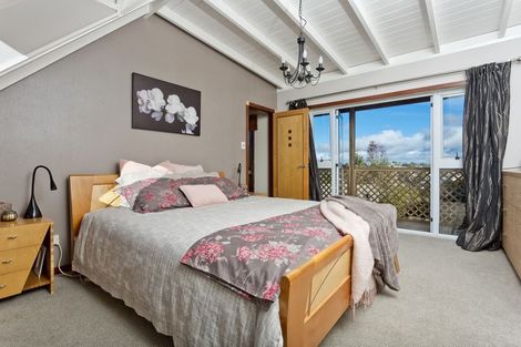 Photo of property in 18 Dene Court Lane, Greenhithe, Auckland, 0632