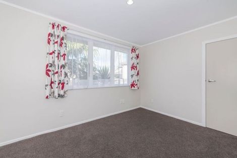 Photo of property in 37a Lincoln Park Avenue, Massey, Auckland, 0614
