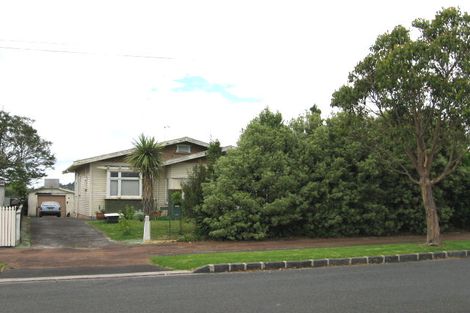 Photo of property in 10 Alberta Street, Point Chevalier, Auckland, 1022