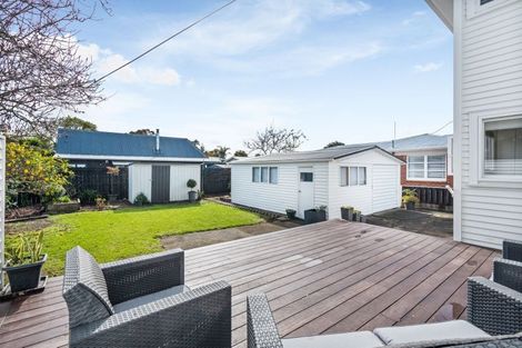 Photo of property in 11 Wellesley Road, Mangere Bridge, Auckland, 2022