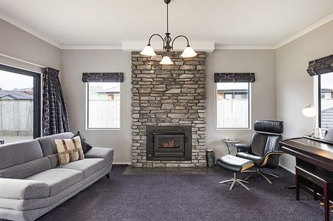 Photo of property in 37 Chestnut Close, Kelvin Grove, Palmerston North, 4414