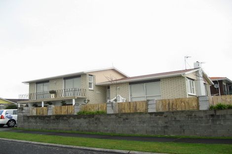 Photo of property in 18 Clifton Drive, Waitara, 4320