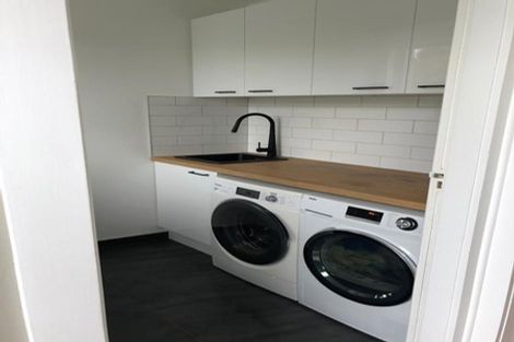 Photo of property in 31 Advene Road, Cockle Bay, Auckland, 2014