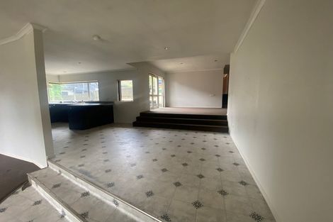 Photo of property in 17 De Havilland Drive, Goodwood Heights, Auckland, 2105