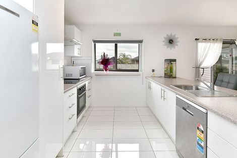 Photo of property in 29 Chic Gardens, Parakai, 0830