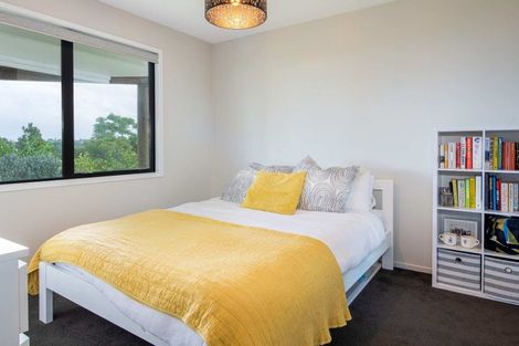 Photo of property in 36 Knights Road, Rothesay Bay, Auckland, 0630