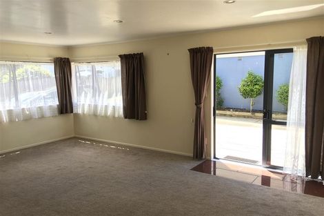 Photo of property in 79 Kemp Road, Massey, Auckland, 0614