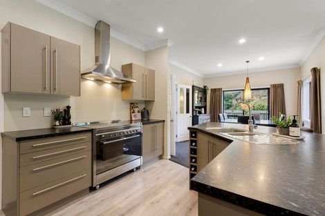 Photo of property in 17 Gifford Grove, Churton Park, Wellington, 6037